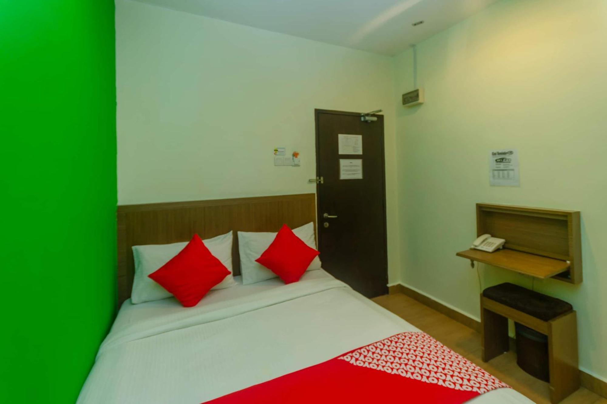 Super Oyo 596 The Vintage Hotel Johor Bahru Extérieur photo