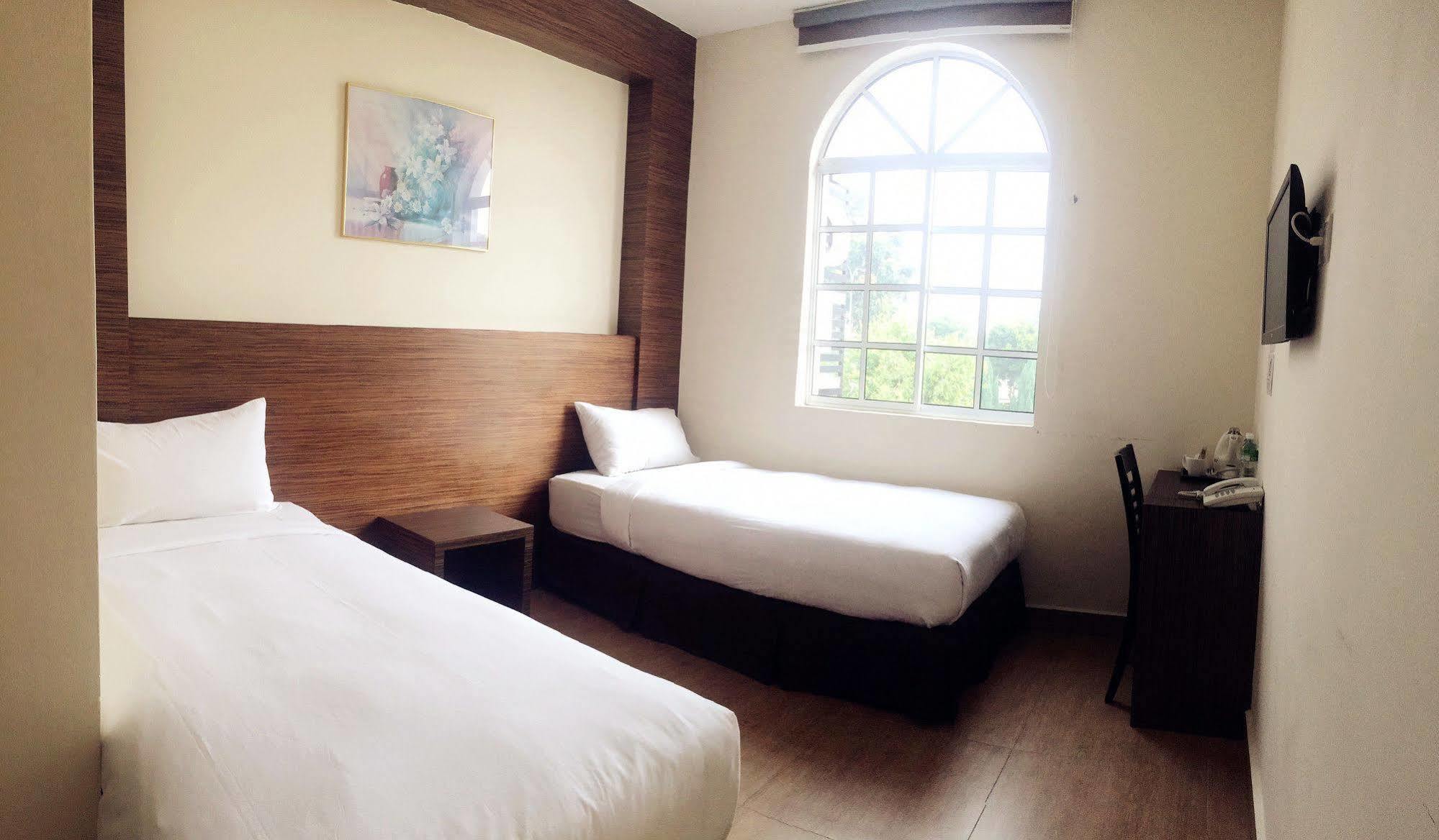 Super Oyo 596 The Vintage Hotel Johor Bahru Extérieur photo