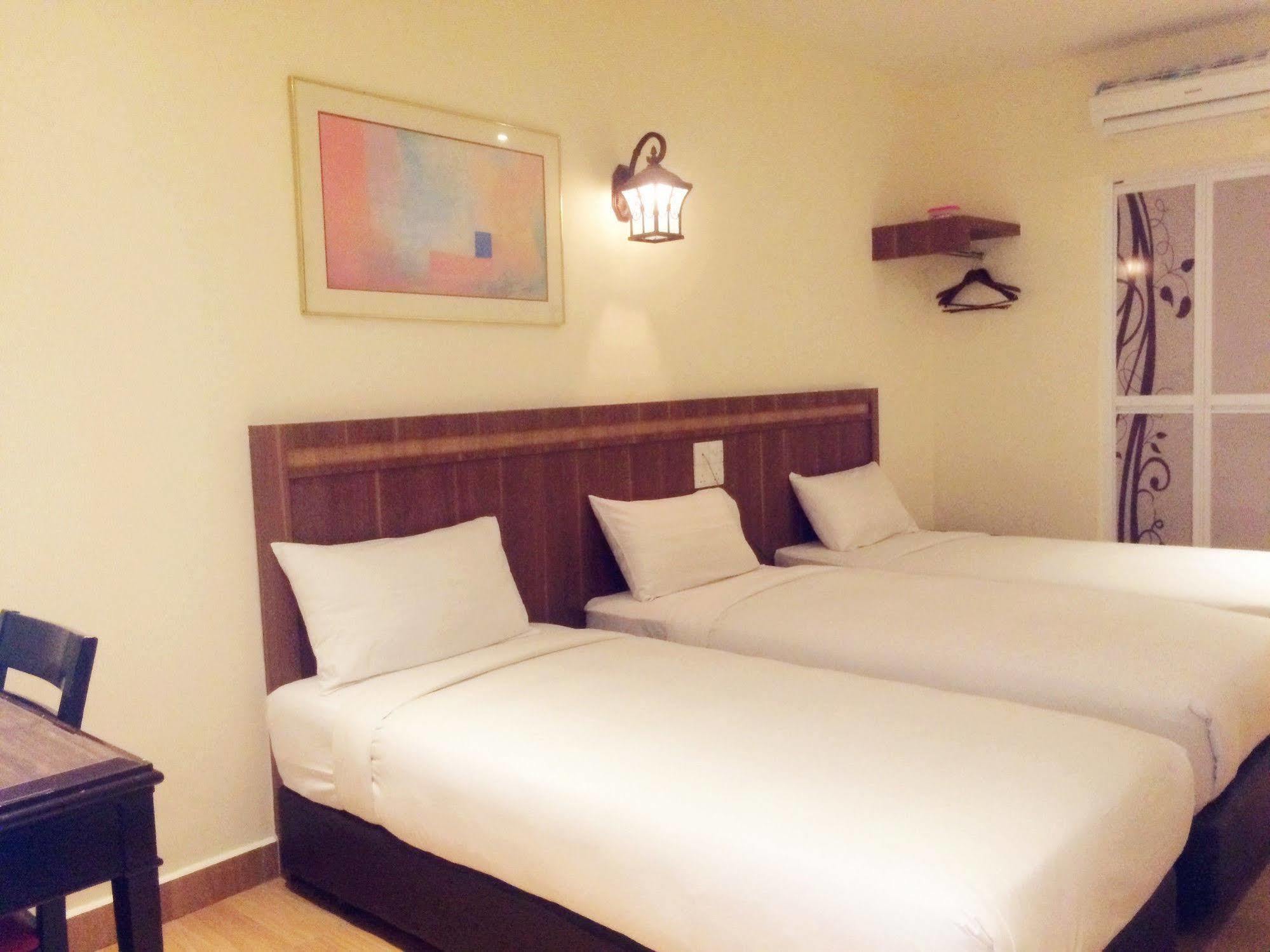 Super Oyo 596 The Vintage Hotel Johor Bahru Extérieur photo