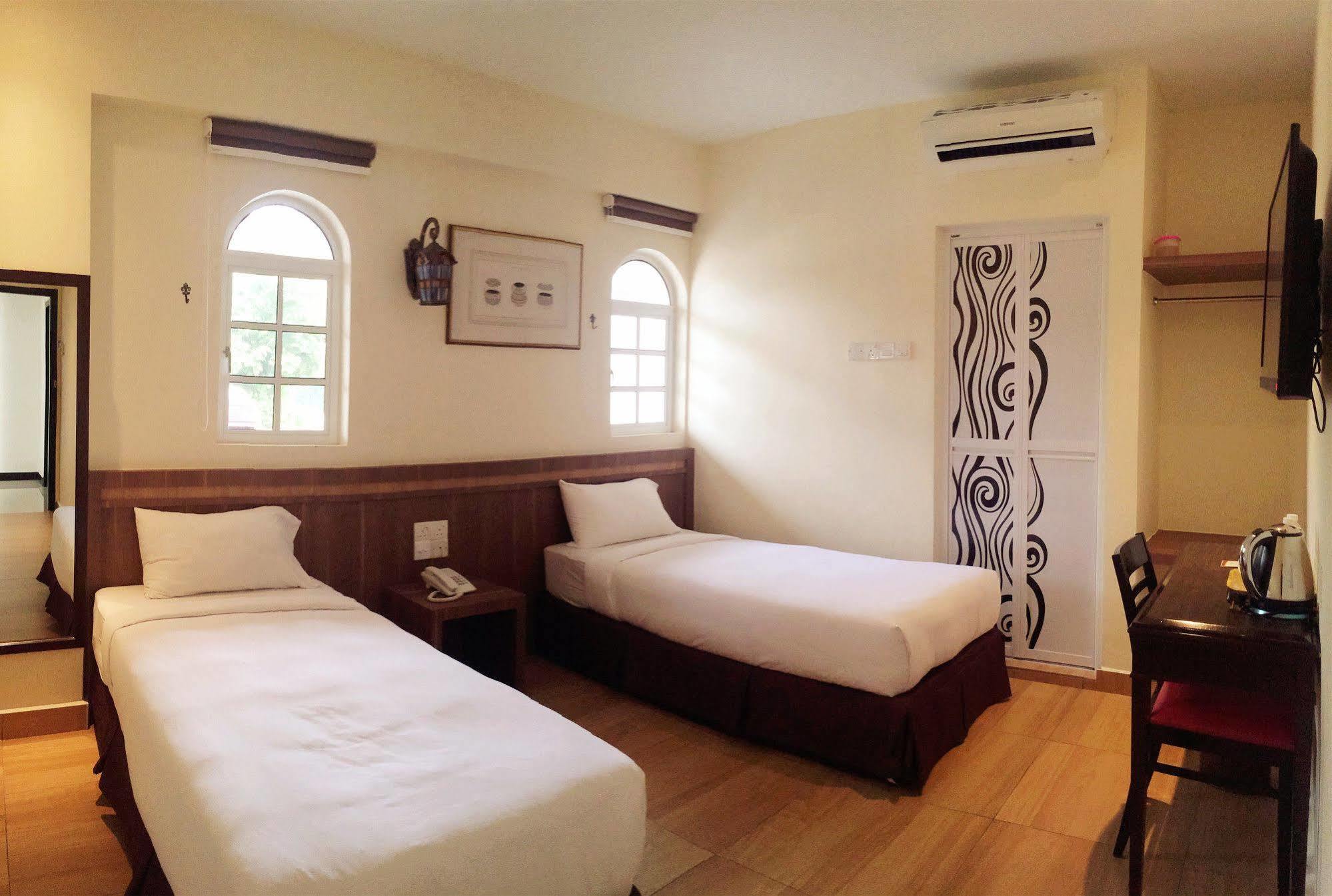 Super Oyo 596 The Vintage Hotel Johor Bahru Extérieur photo
